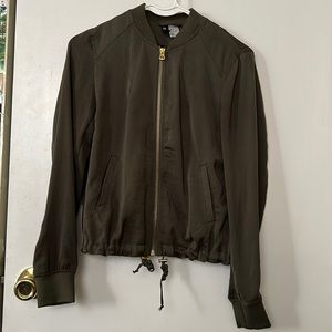 DIVIDED H&M : Olive green bomber jacket Size: 4